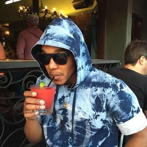 Meet your Posher, Avery